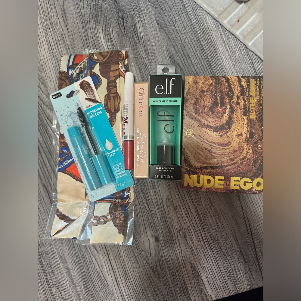 Mystery Beauty Box - Assorted Makeup, skincare & accessories SEE EXAMPLE PHOTOS - Picture 5 of 11